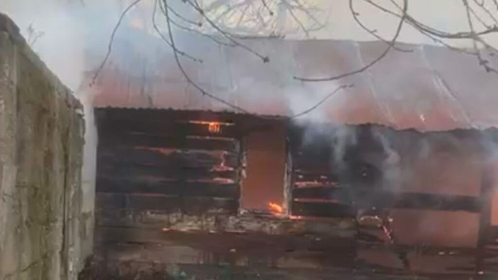 boluda iki barakada yangin srF89QcI