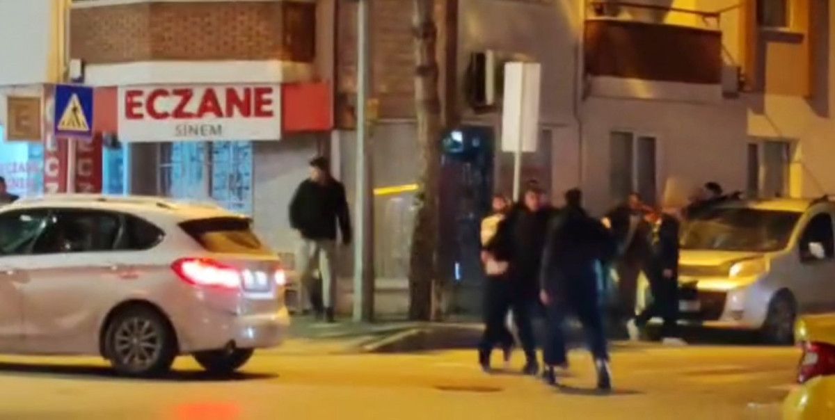 boluda yumruklarin havada ucustugu kavgada silah sesleri yukseldi 0 dUEnFWhN