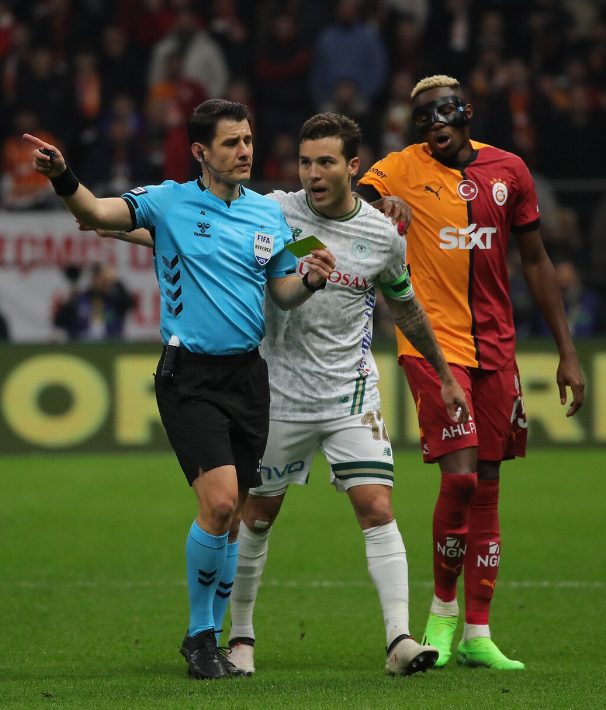 bunyamin gezerden olay iddia halil umut meler derbiyi yonetmek istemiyor 0 nfWgUNj7