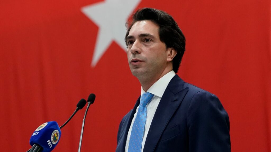 burak kizilhan sampiyonluk ipini gogusleyecegimize yurekten inaniyoruz ZNkMNK4P