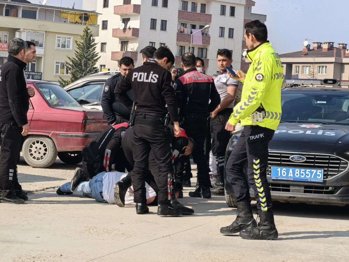 bursada alkollu surucu otomobilde sizdi polisleri tehdit edip kufurler yagdirdi 1 nZTA7twy