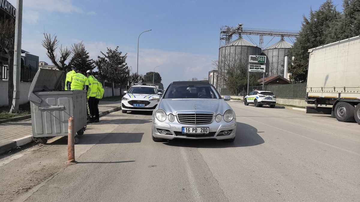 bursada alkollu surucu otomobilde sizdi polisleri tehdit edip kufurler yagdirdi 2 pN9V7eNz