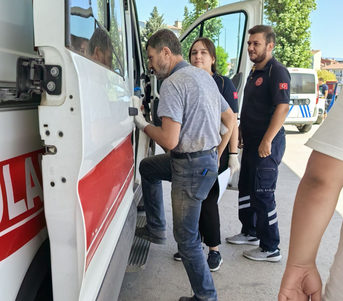 bursada elini bickiya kaptirdi parmaklari parcalandi 0 zPQnpBml