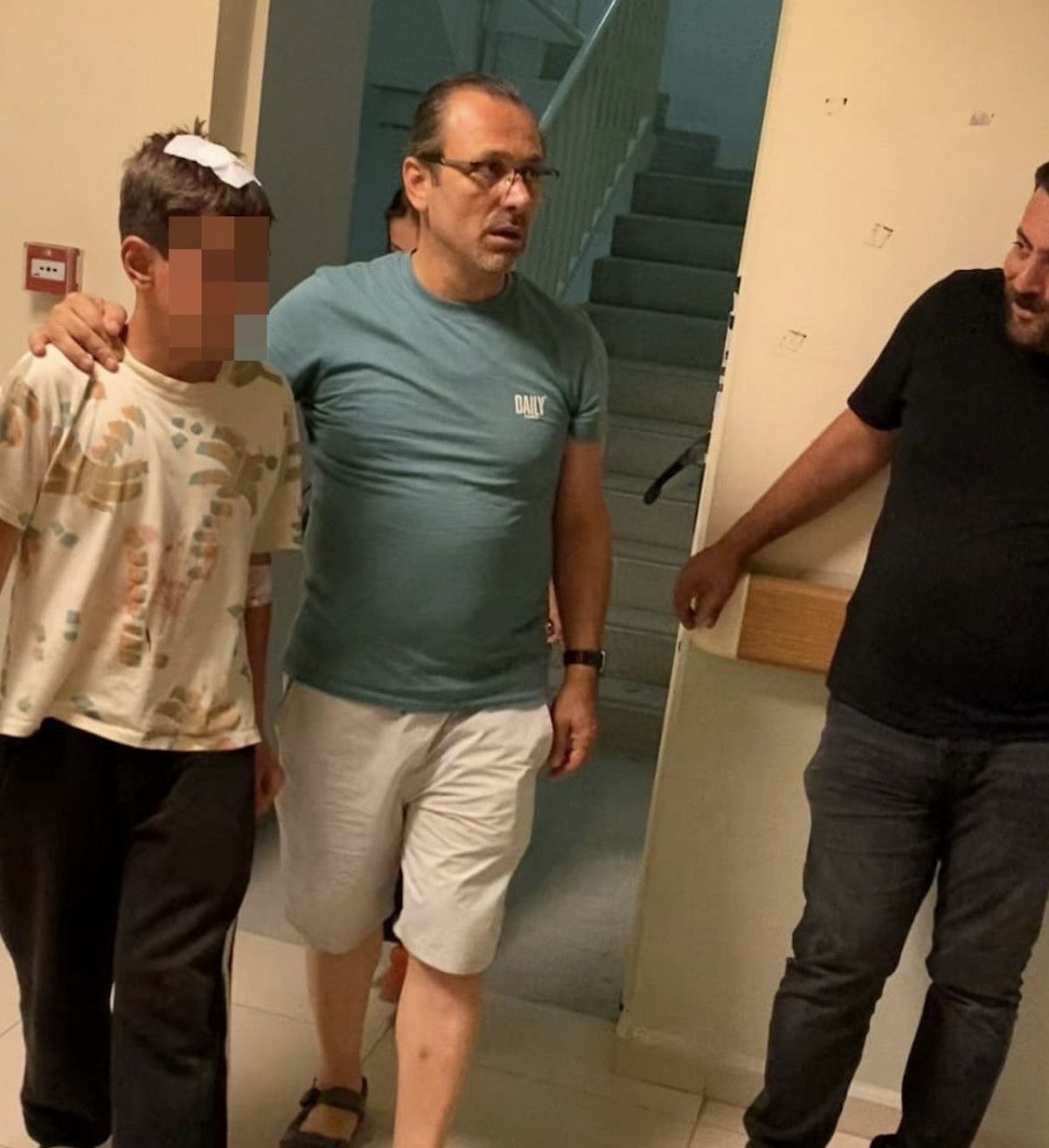 bursada komsusu sokakta oynayan cocugun basina sise atti 1 4Iufd61e