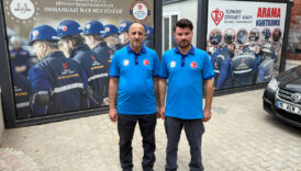 bursada orman yangini ile mucadele itfaiye aracinin uzerinde namaz kildilar lkkwB7af