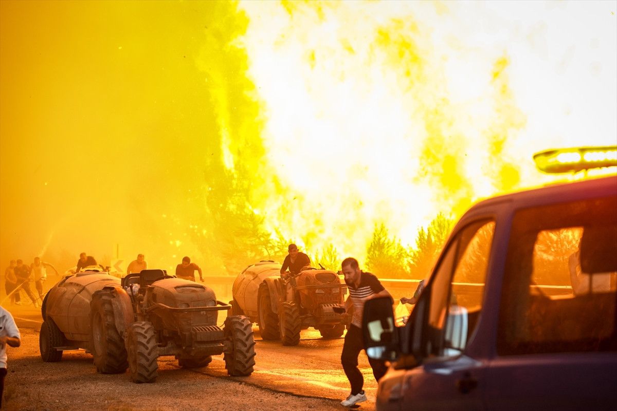 bursada orman yanginina mudahale eden ekipler ve vatandaslar zor anlar yasadi 3 ZnievSSa
