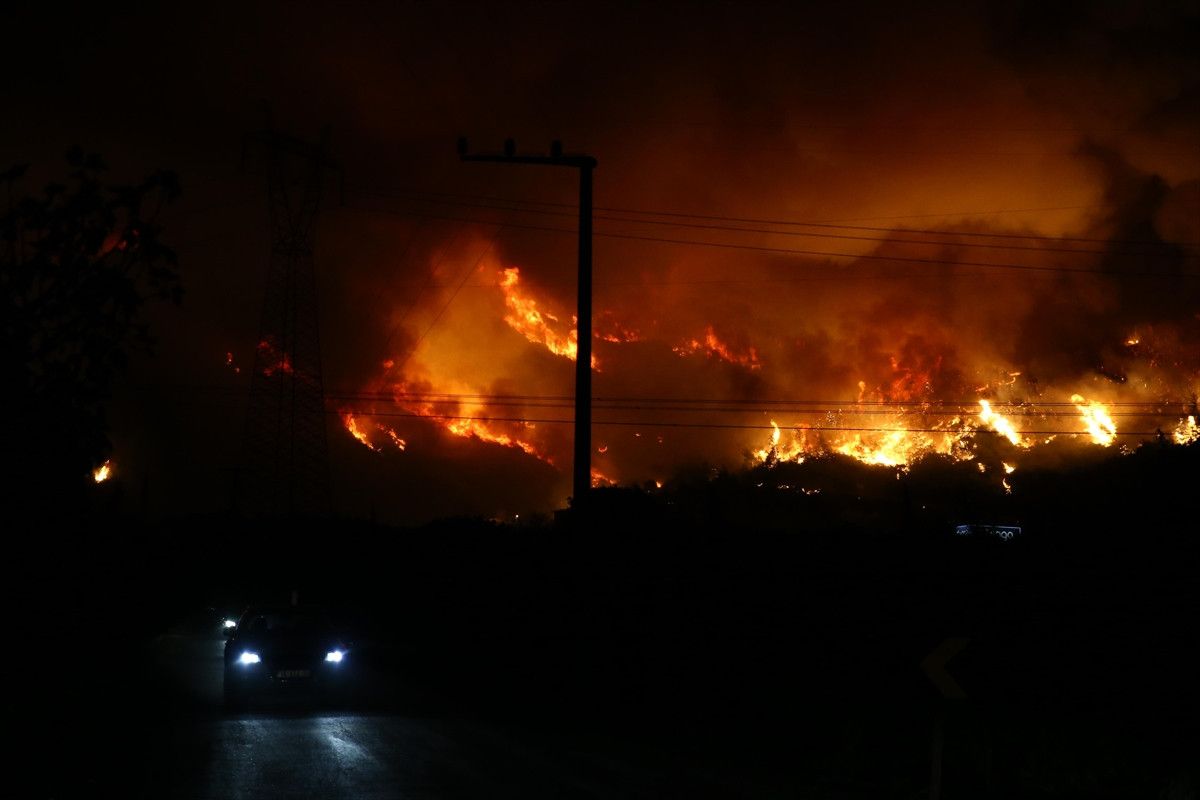bursada ormanlik alanda cikan yangina mudahale ediliyor 3