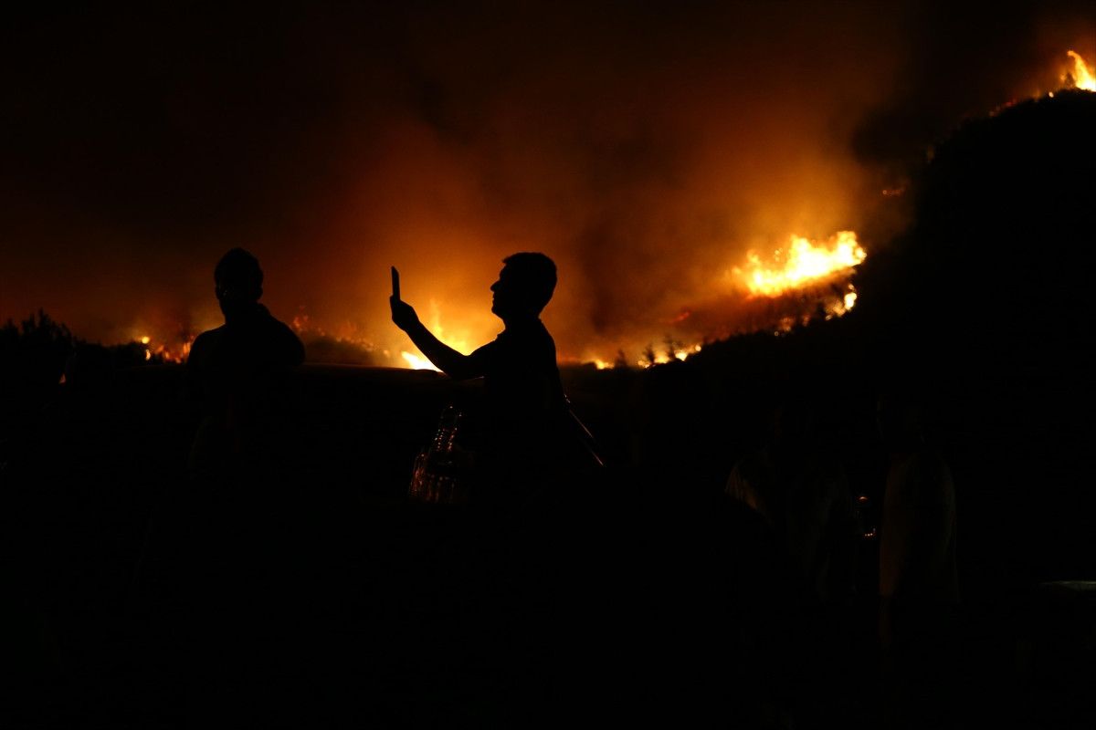 bursada ormanlik alanda cikan yangina mudahale ediliyor 4 BNjYUJWB