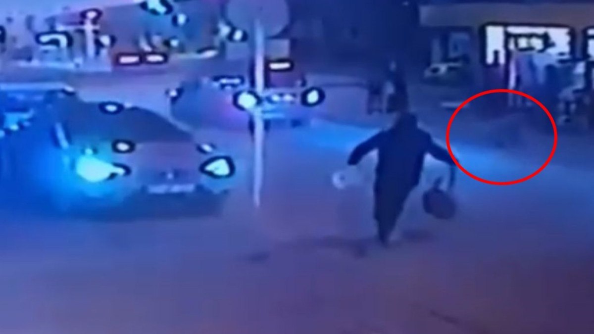 bursada topu yola kacan cocuga hafif ticari arac carpti 0 p91OJHvA