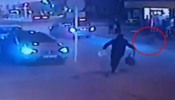 bursada topu yola kacan cocuga hafif ticari arac carpti iy1RdOCq