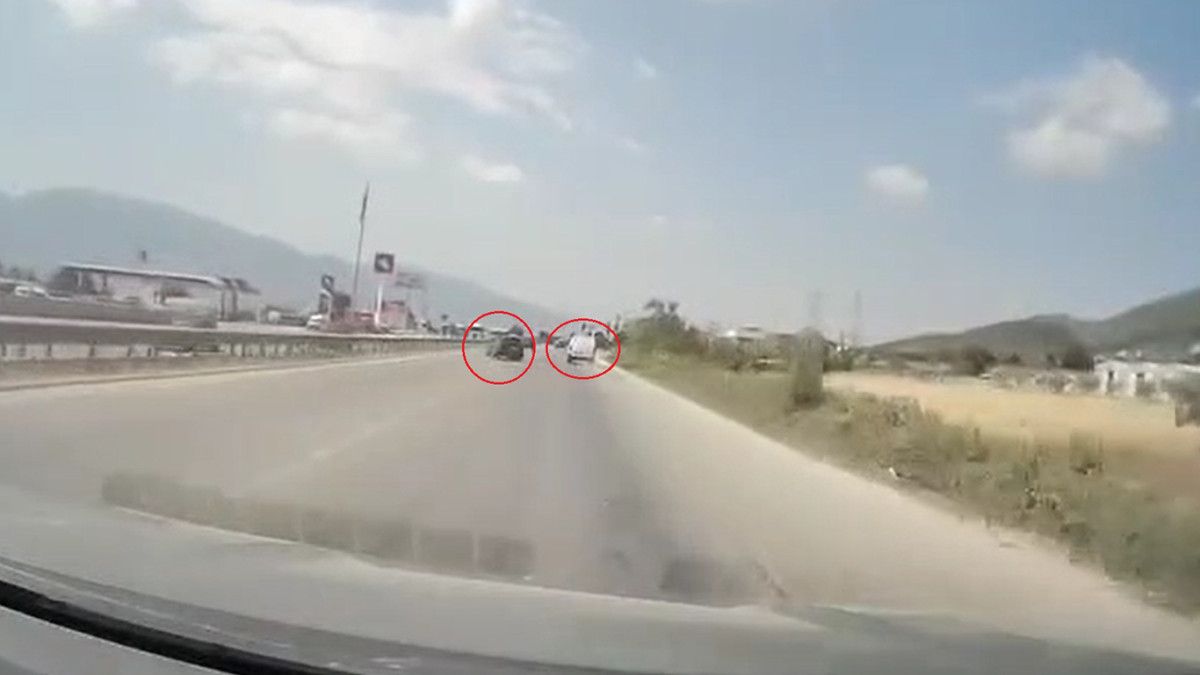 bursada yanindan hizla gecen arac nedeniyle manevra yapan otomobil devrildi 1 Q7jYlgiA