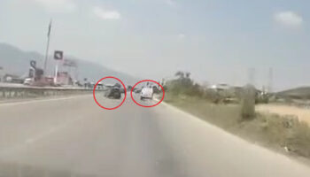 bursada yanindan hizla gecen arac nedeniyle manevra yapan otomobil devrildi BbBgv37u