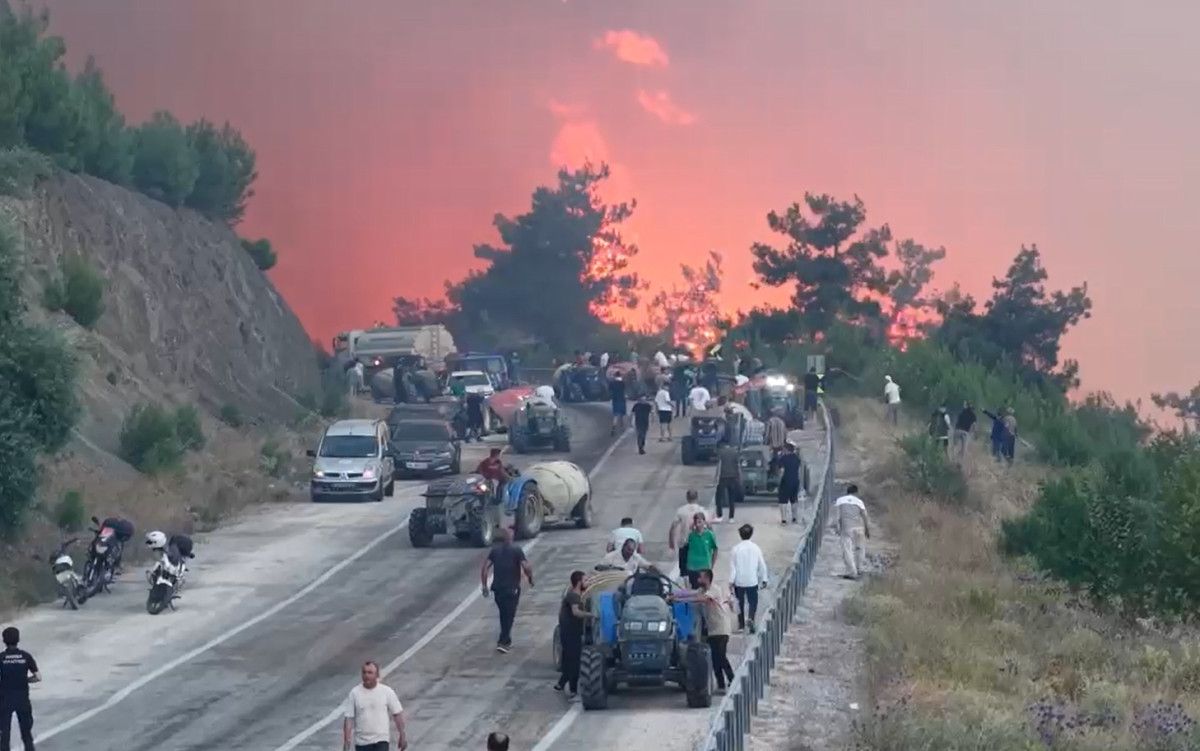 bursadaki orman yanginiyla mucadele eden alev savascilari hali sahada dinlendi 3 3BqMquDR