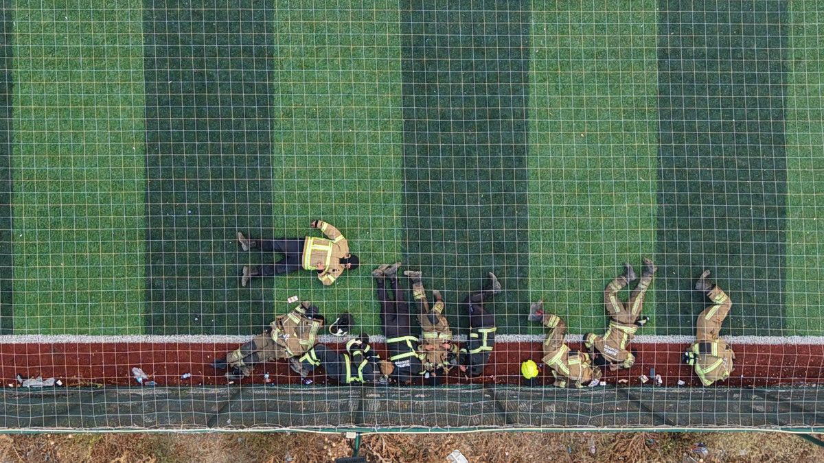 bursadaki orman yanginiyla mucadele eden alev savascilari hali sahada dinlendi 5 47pQtm6W