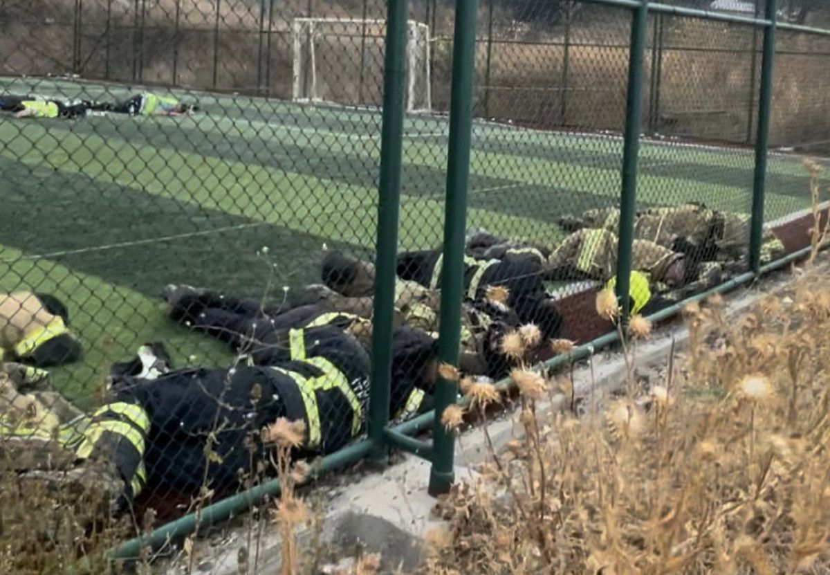 bursadaki orman yanginiyla mucadele eden alev savascilari hali sahada dinlendi 7 aiPbC9Uk