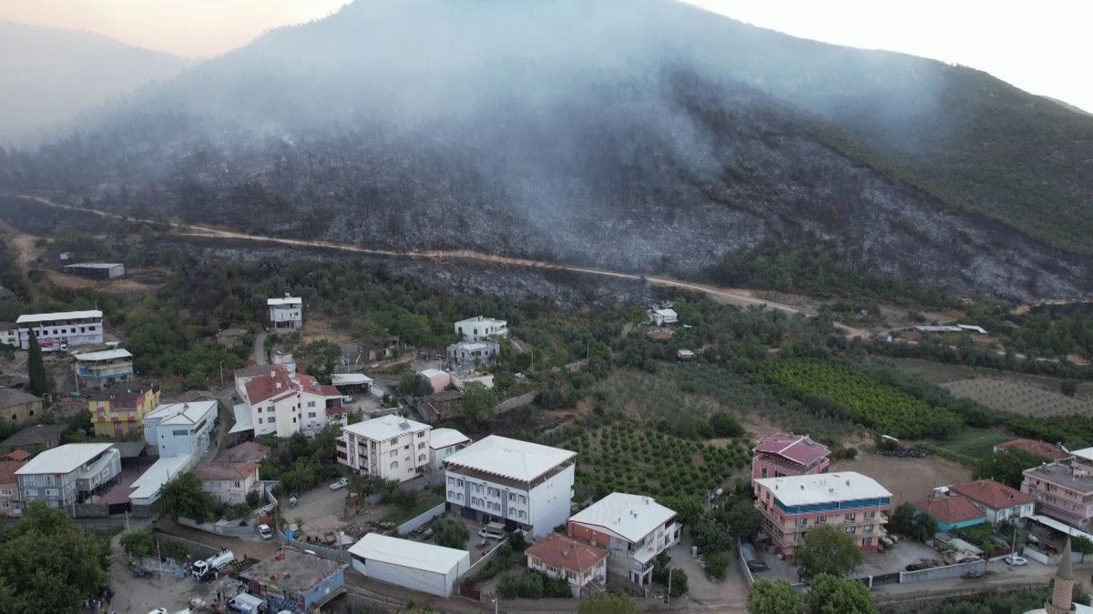 Bursa'daki yangında oluşan hasar gün ağarınca ortaya çıktı 5 bursadaki yanginda olusan hasar gun agarinca ortaya cikti 4