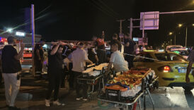 canakkalede taksi ile otomobil carpisti 8 yarali DdDyW2m1