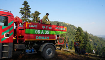 cankirida orman yangini ile mucadele arac uzerinde namazini kildi QQzMeZD4
