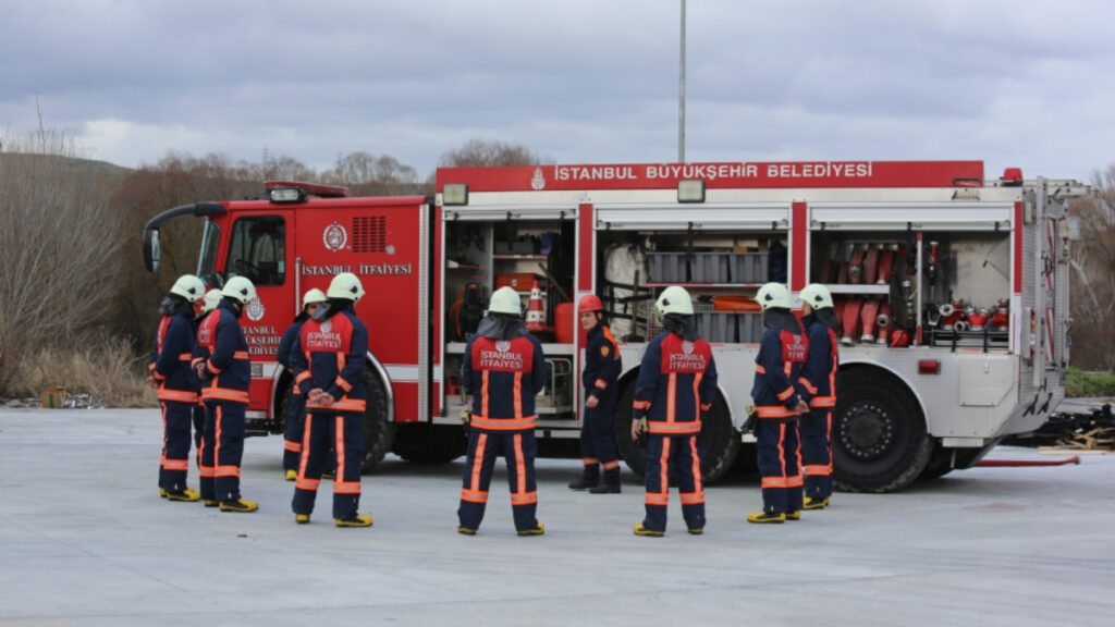 cevre sehircilik bakanligindan ibbnin itfaiyeci iddialarina yalanlama QudFG83F