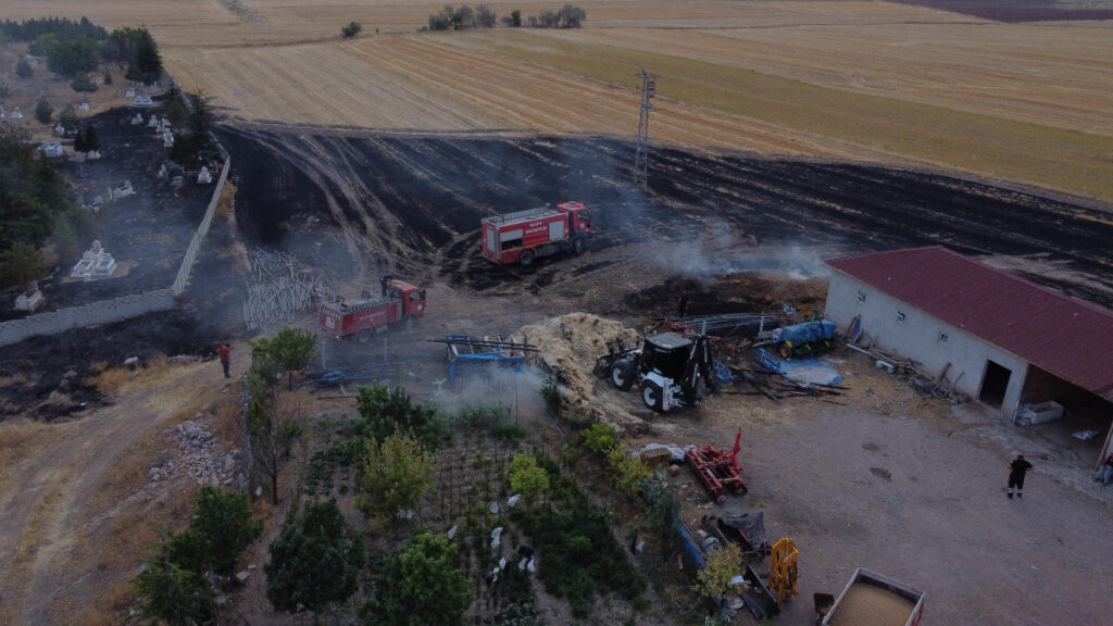 corumda elektrik direginden cikan kivilcim yangina sebep oldu IdUvdGHQ
