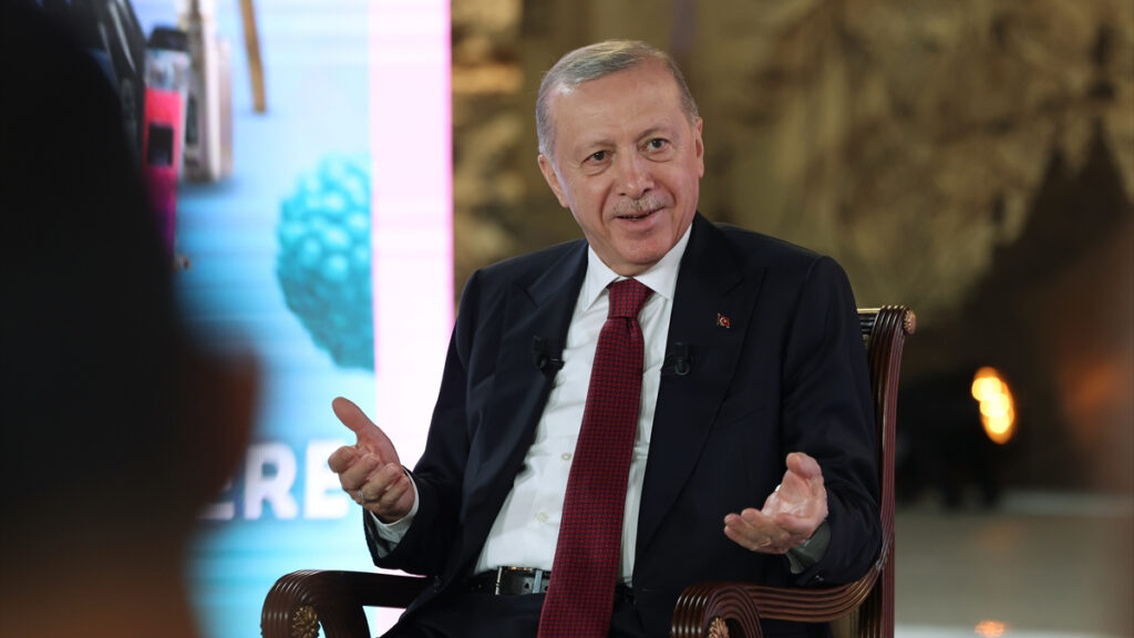 cumhurbaskani erdogan ile kaan ayhan arasinda gulumseten diyalog 9BhgtE4P