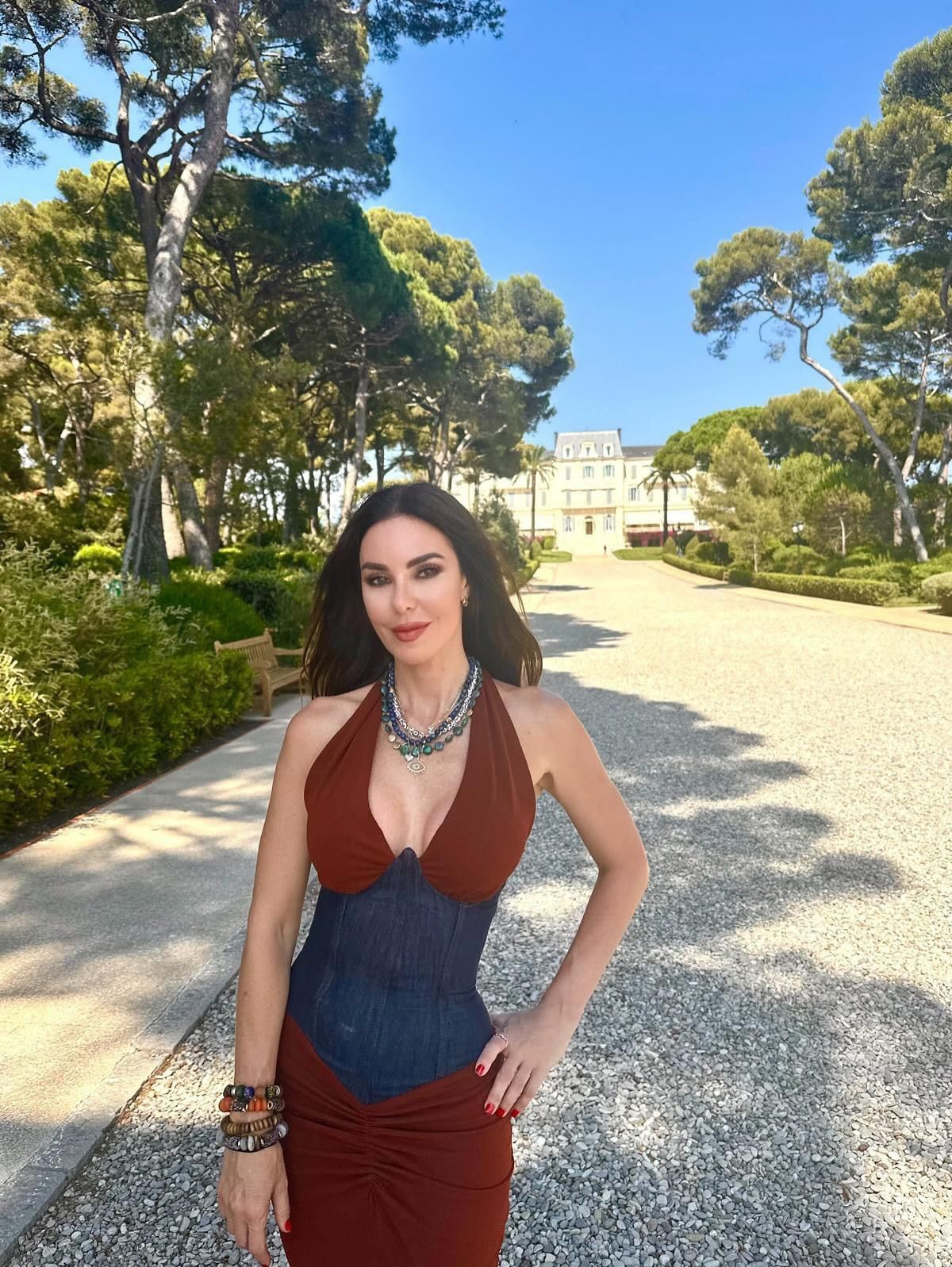 Defne Samyeli Cannes'da! Bikinili pozları sosyal medyayı salladı 3 defne samyeli cannesda bikinili pozlari sosyal medyayi salladi 2 qm9biSmP