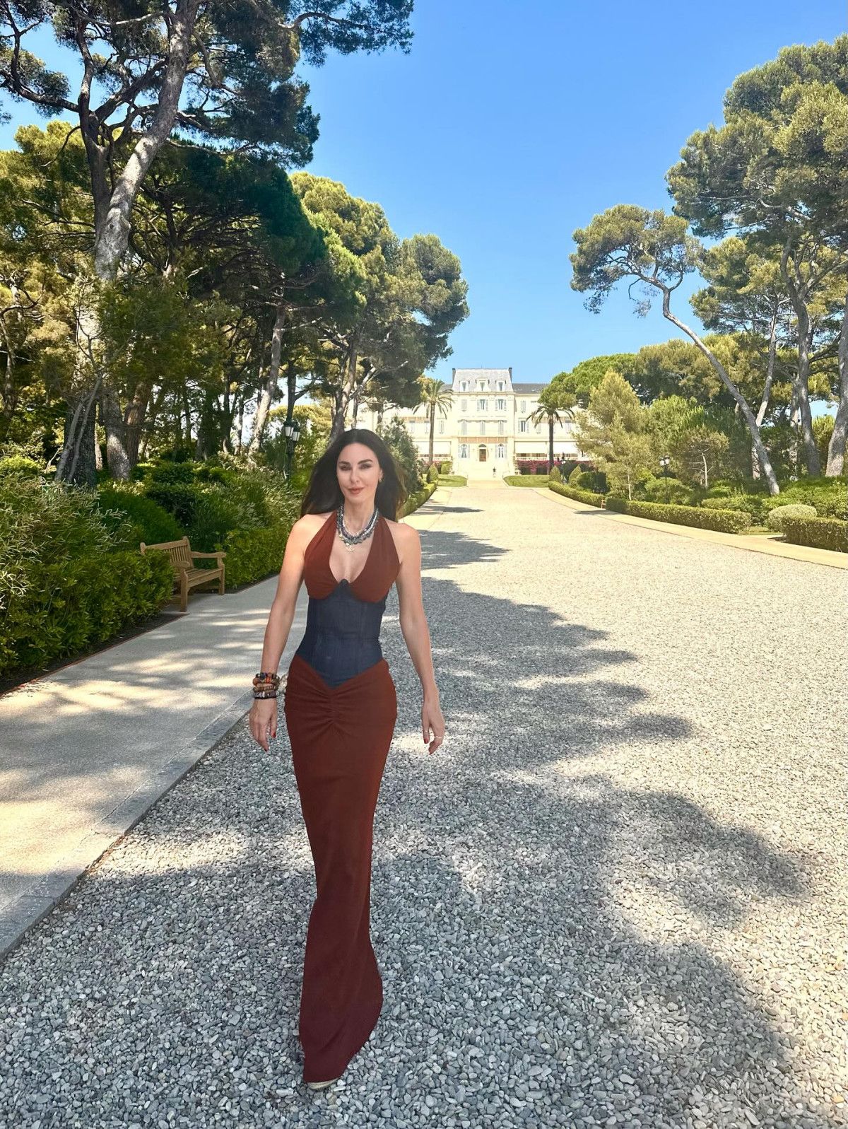 Defne Samyeli Cannes'da! Bikinili pozları sosyal medyayı salladı 5 defne samyeli cannesda bikinili pozlari sosyal medyayi salladi 4