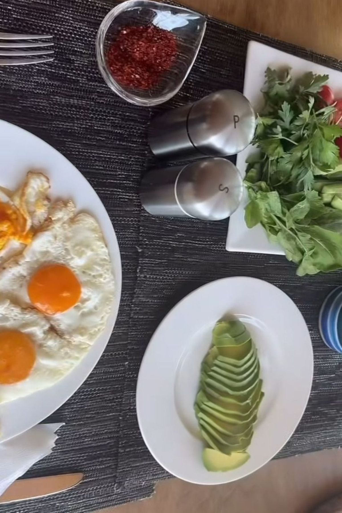 defne samyeli kahvaltisini paylasti 0