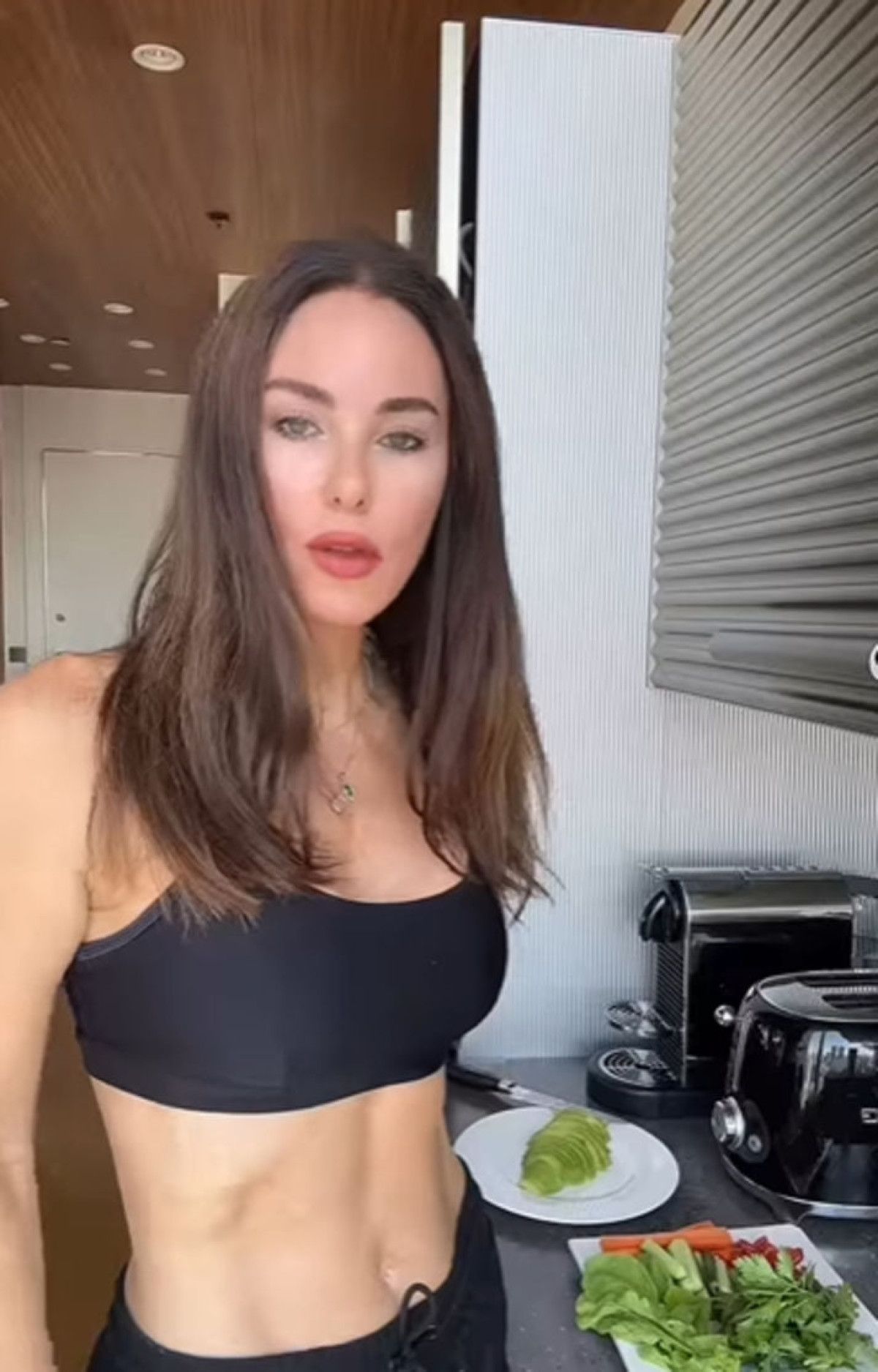 defne samyeli kahvaltisini paylasti 1 CuEPRjNG