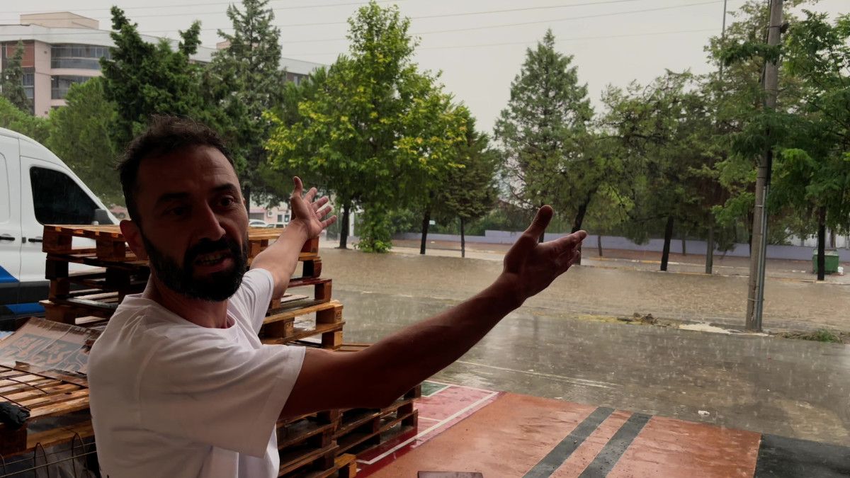 denizlide bulvarda yuzen sahis altyapi yetersizligine tepki gosterdi 1