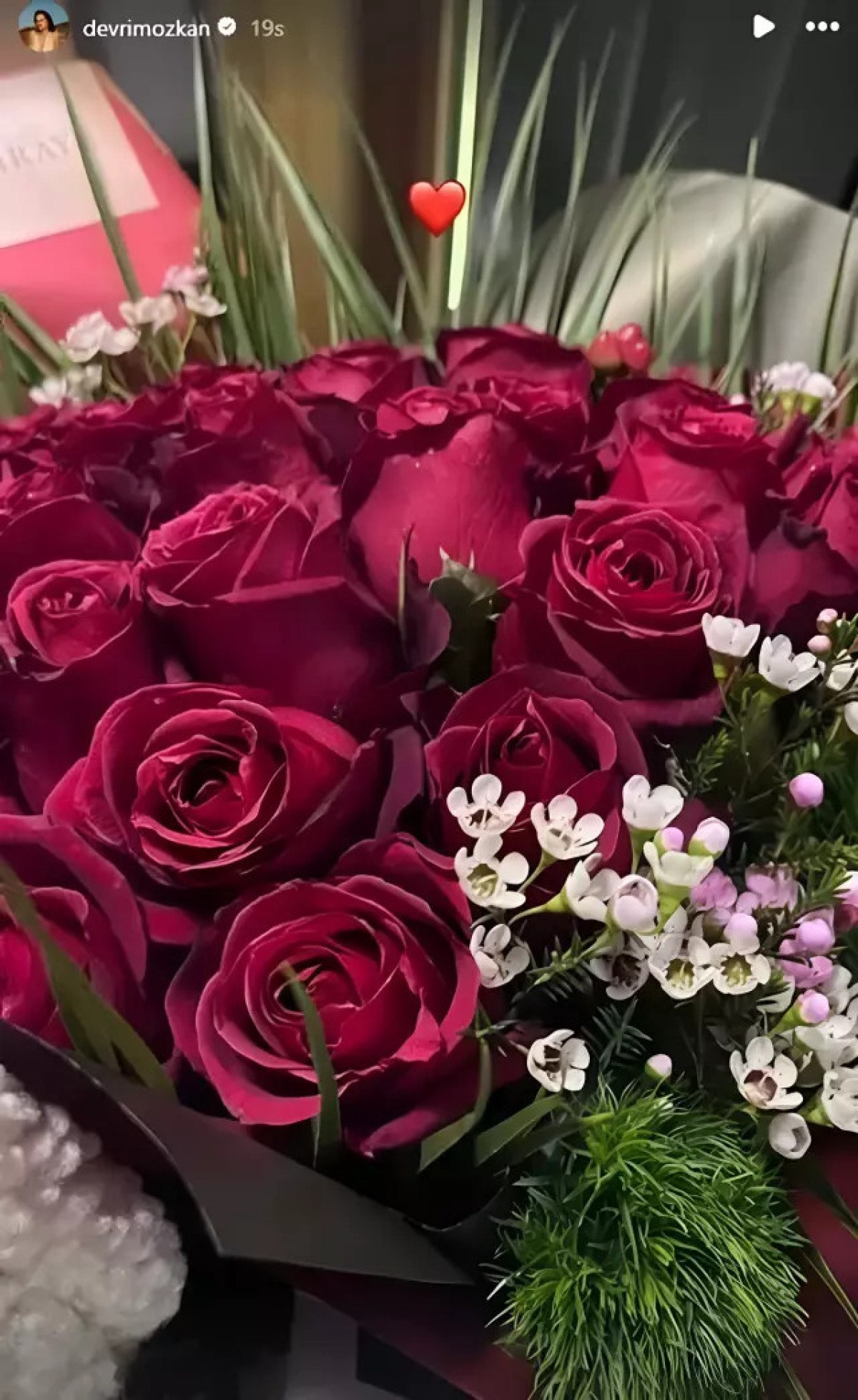 devrim ozkan yeni bir aska yelken acti sevgilisi gul gonderdi 1