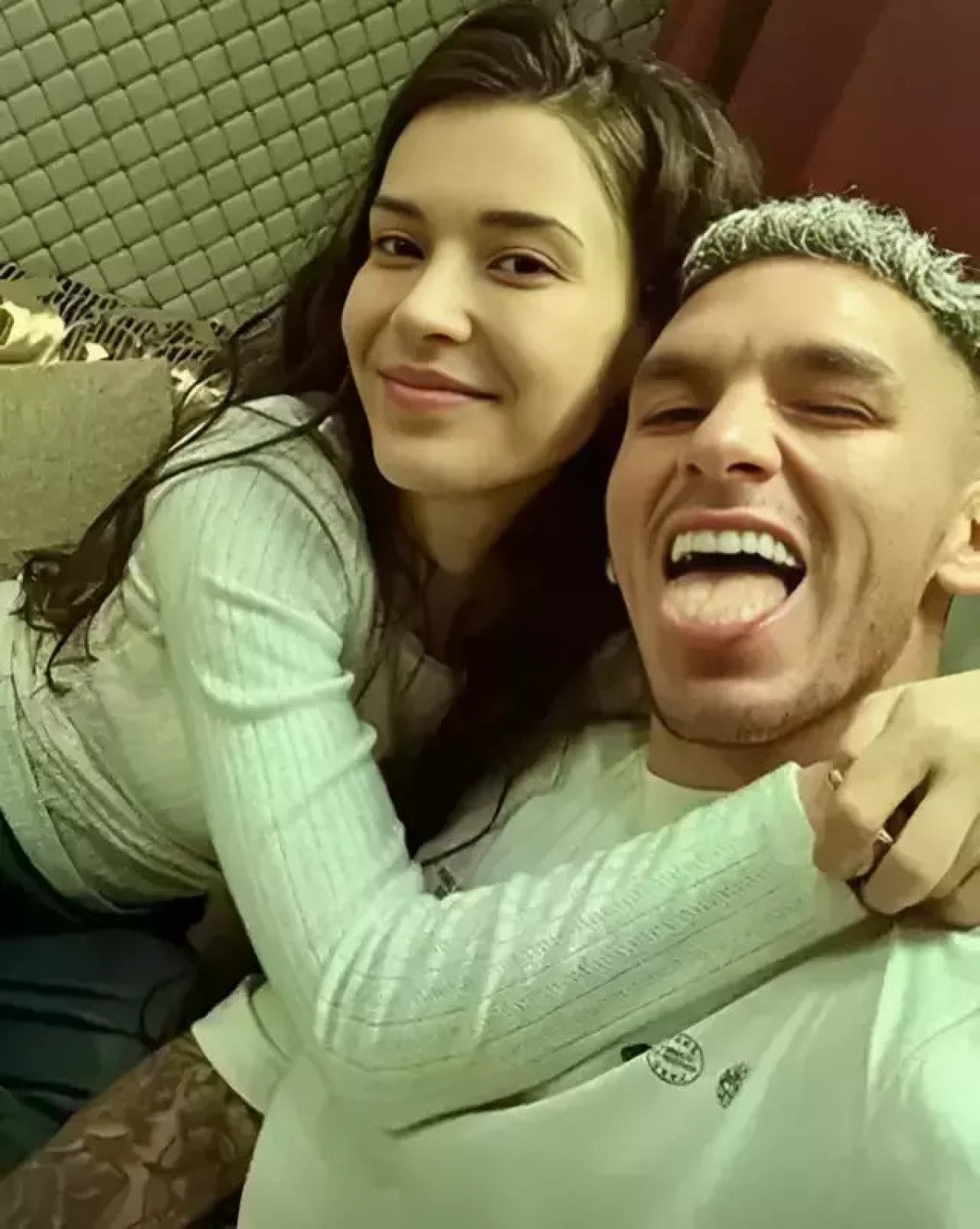 devrim ozkan yeni bir aska yelken acti sevgilisi gul gonderdi 2 cZjruWTm