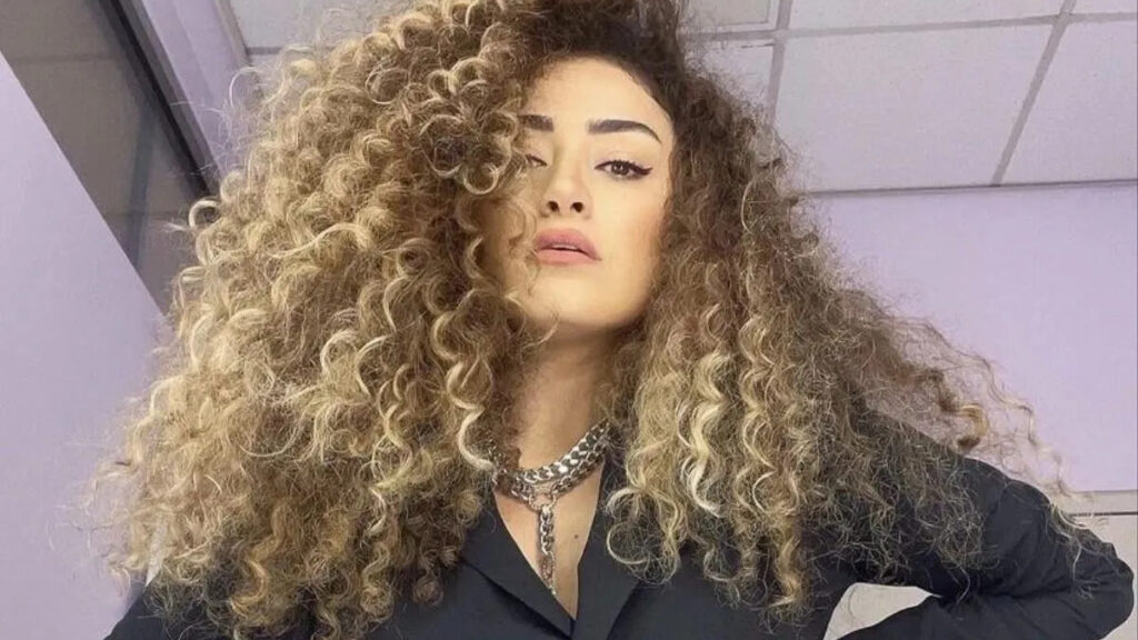 dilan citak polisin uzerine araba surdu IKAMHqbU