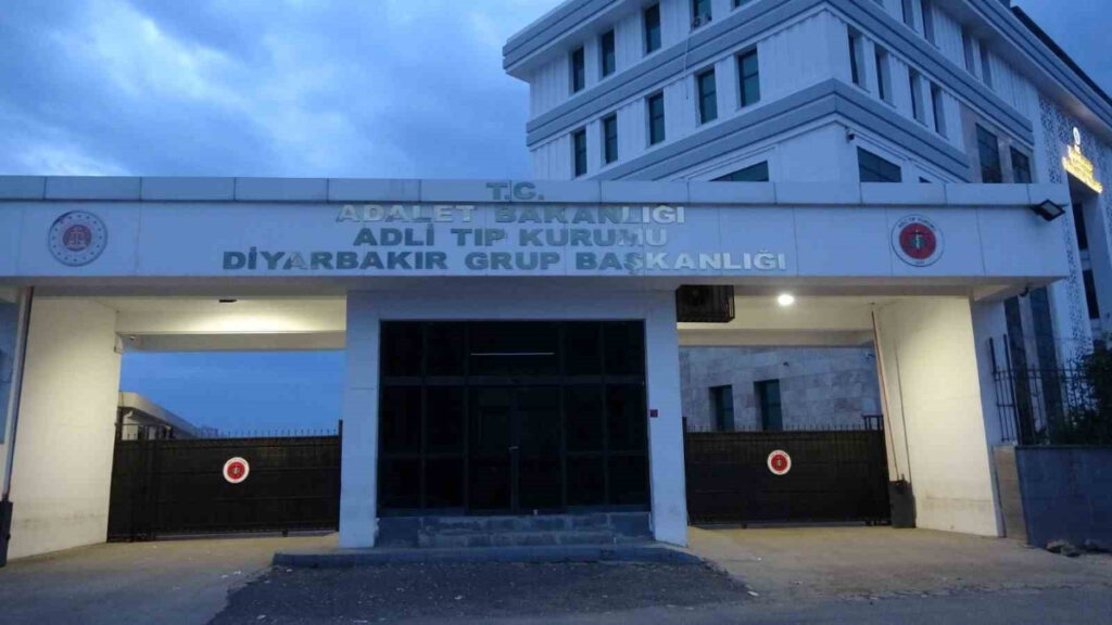 diyarbakirda kiz kardesini doverek oldurdu gfJMK8L4