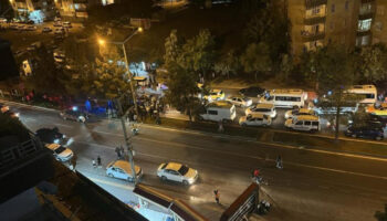 diyarbakirda motosikletli polisler kaza yapti 3 yarali v92RbW84