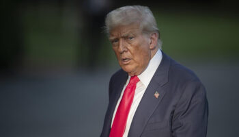 donald trumpin adinin jeffrey epstein belgelerinde gectigi iddiasi yalanlandi IwaYhI75