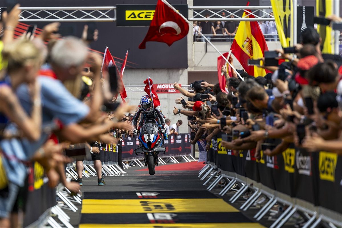 dunya superbike sampiyonasi tarihinin 1000 yarisinin kazanani toprak razgatlioglu 1 VDYg6RtK