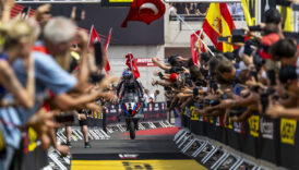 dunya superbike sampiyonasi tarihinin 1000 yarisinin kazanani toprak razgatlioglu Z9jTpMat