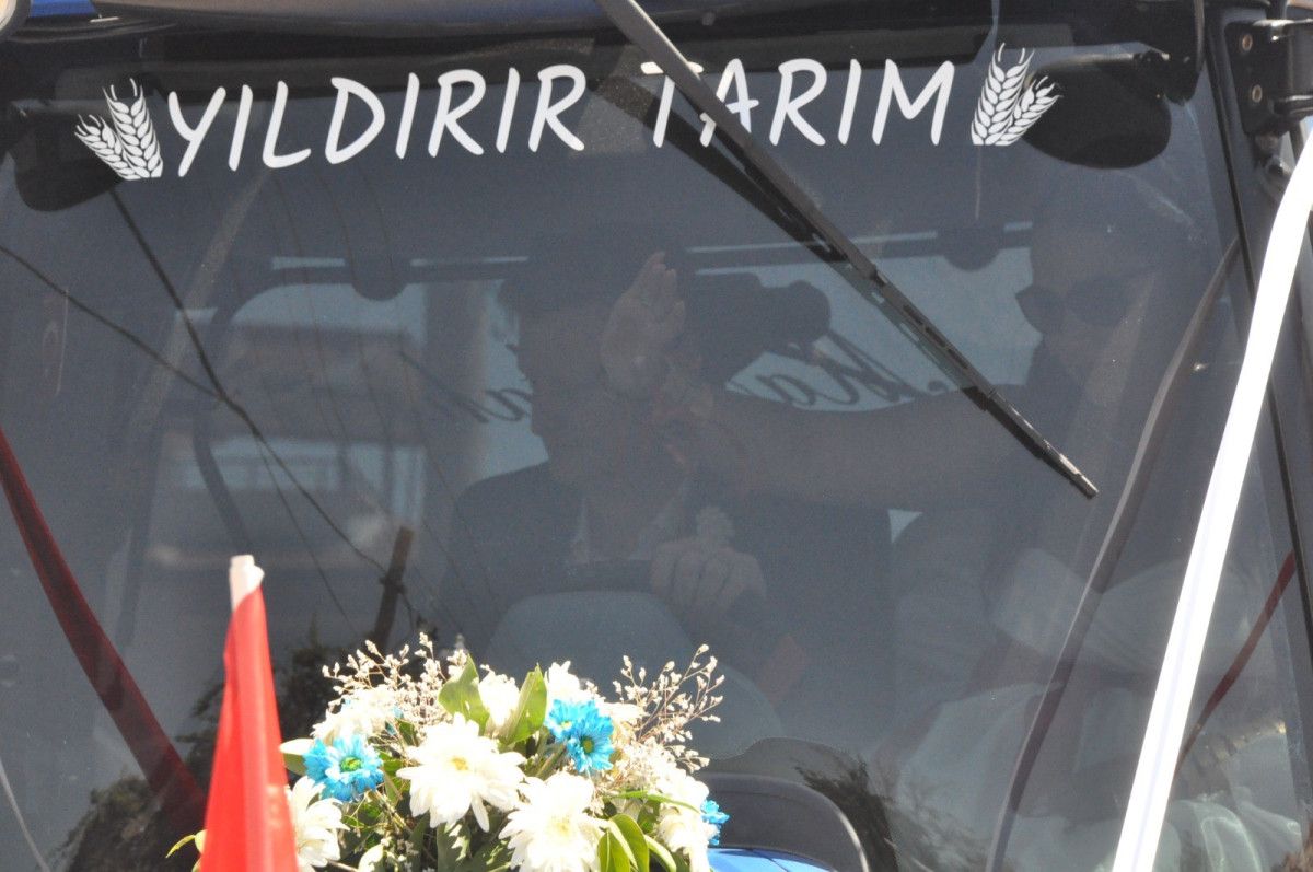 edirnede gelin arabasi traktor oldu konvoya 50 traktor katildi 3 4ZKLBnYr