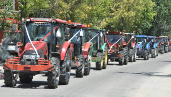 edirnede gelin arabasi traktor oldu konvoya 50 traktor katildi MFwhqnJB