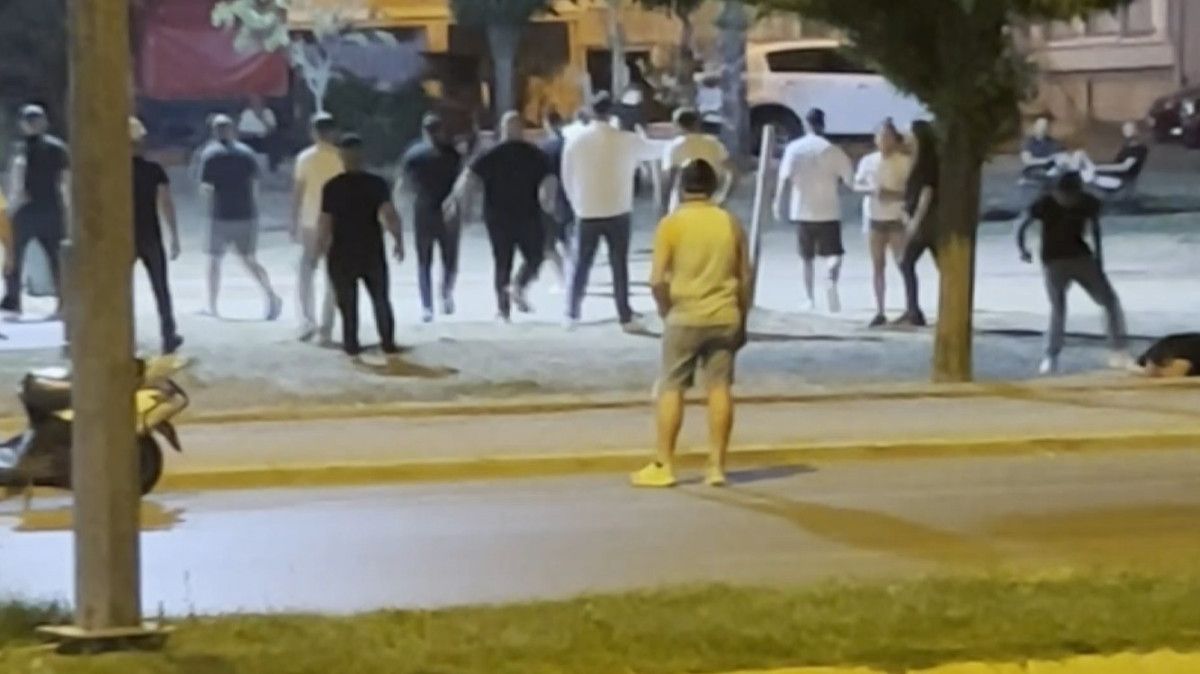 edirnede parkta iki grup arasinda tekmeli yumruklu kavga 0 827nYuhm