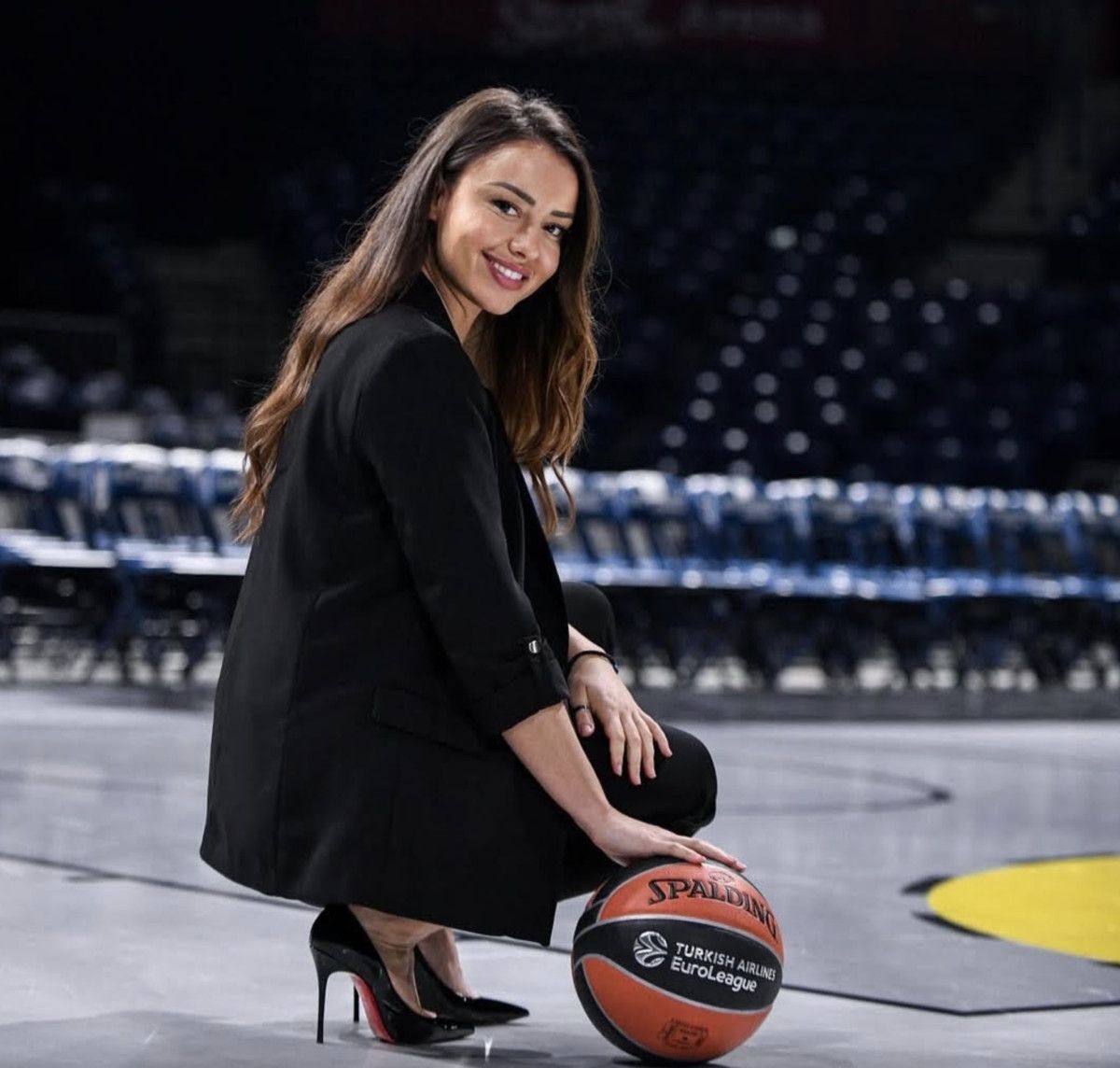 erkek basketbolundaki ilk kadin basantrenor jelena todorovic 0 DZL5wGTK