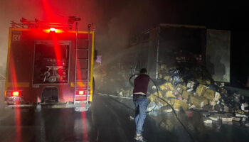 erzincanda seyir halindeki tir alev aldi V4jk317A