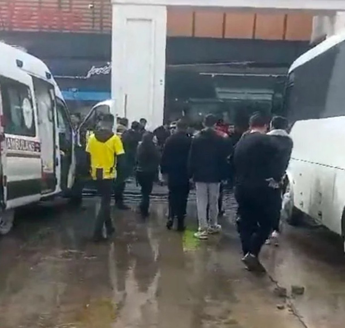 fenerbahce ile amed sportif faaliyetler taraftarlari kavga etti 1 JGjbUsKb