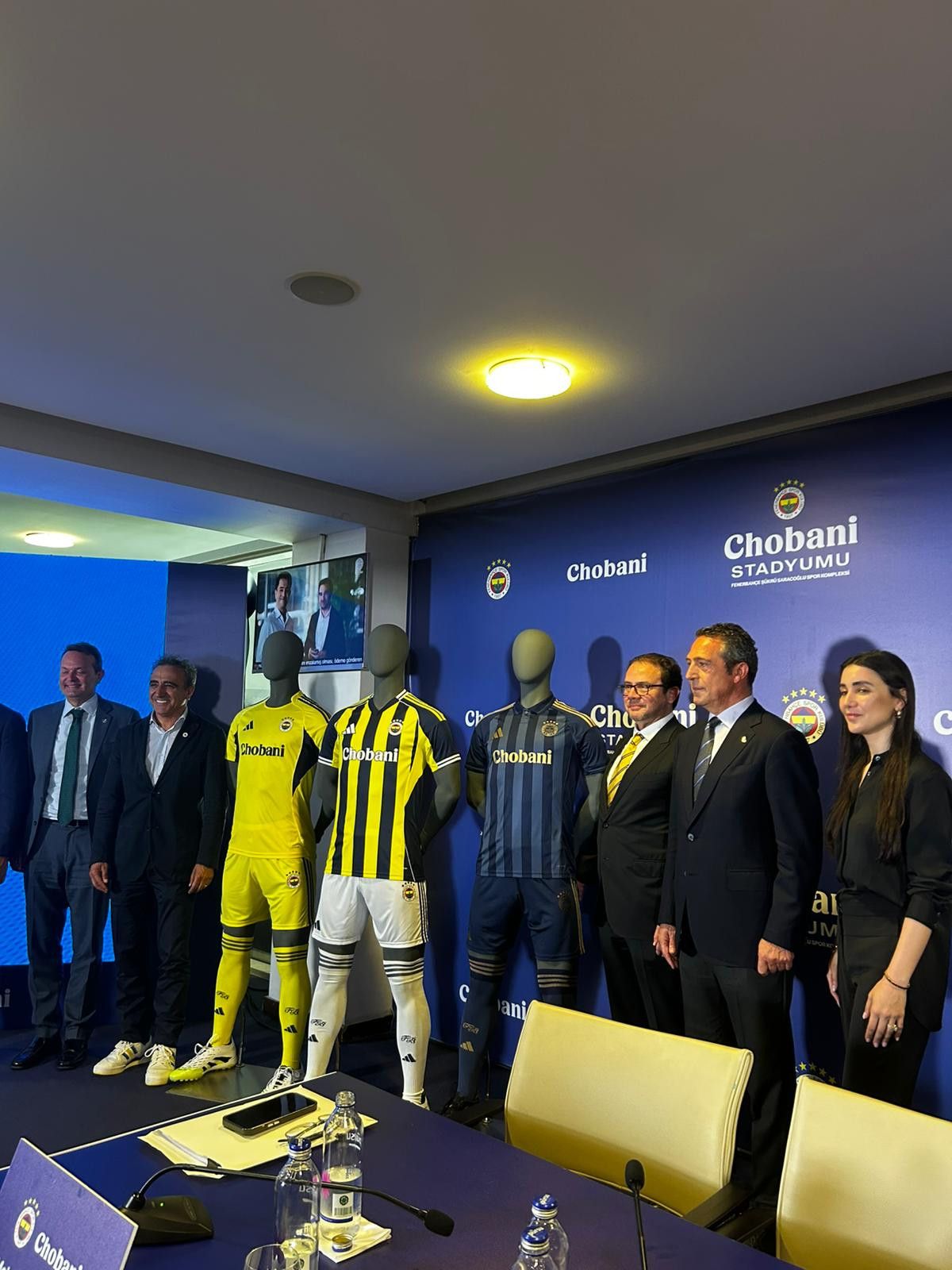 fenerbahcede sponsorluk anlasmasiyla ilgili imzalar atildi 2 BSaOuCAD