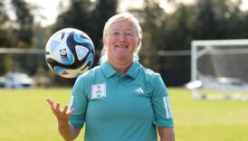 fifa afgan kadin multeci takiminin basina pauline hamilli getirdi KYGGS7ge