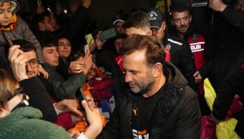 galatasaray kafilesi rizeye geldi RqugaODC