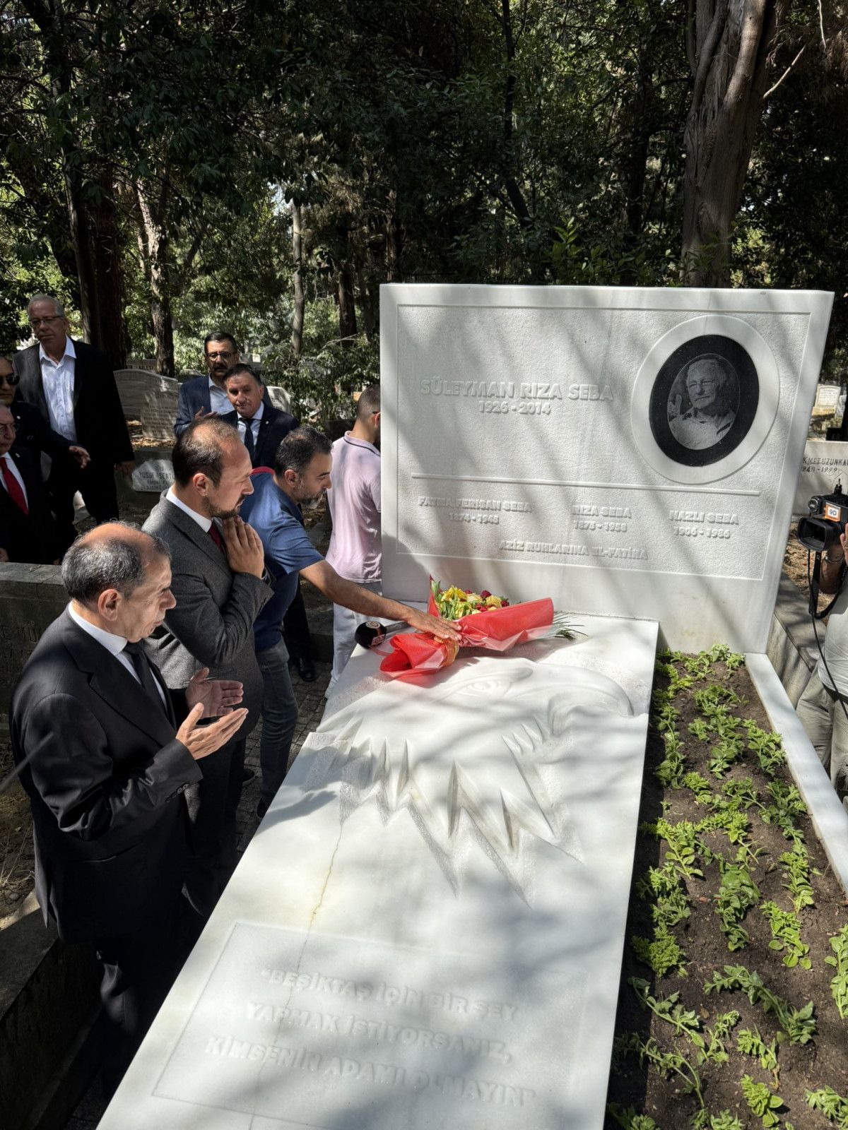 galatasaraydan ali sami yen ve suleyman sebanin kabrine ziyaret 1 tVnSknnG