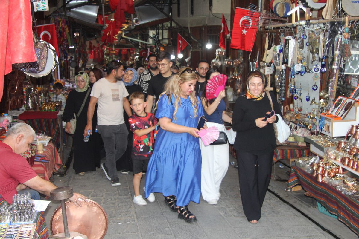 gaziantep kavurucu sicak altinda turist akinina ugramaya devam ediyor 2 3iQl7wPS