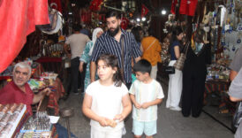 gaziantep kavurucu sicak altinda turist akinina ugramaya devam ediyor SvbZ8dYU